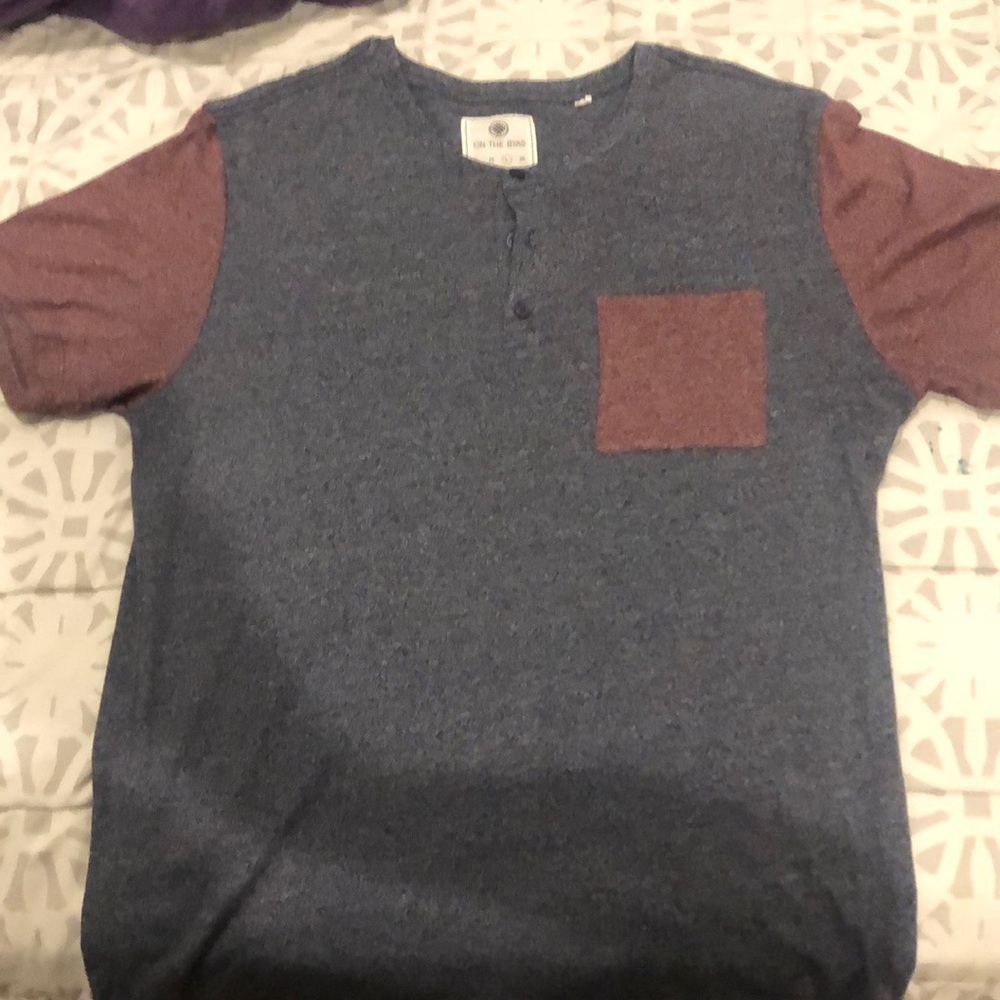 Like New On The Byas Blue/Red Mid-Button Up Shirt